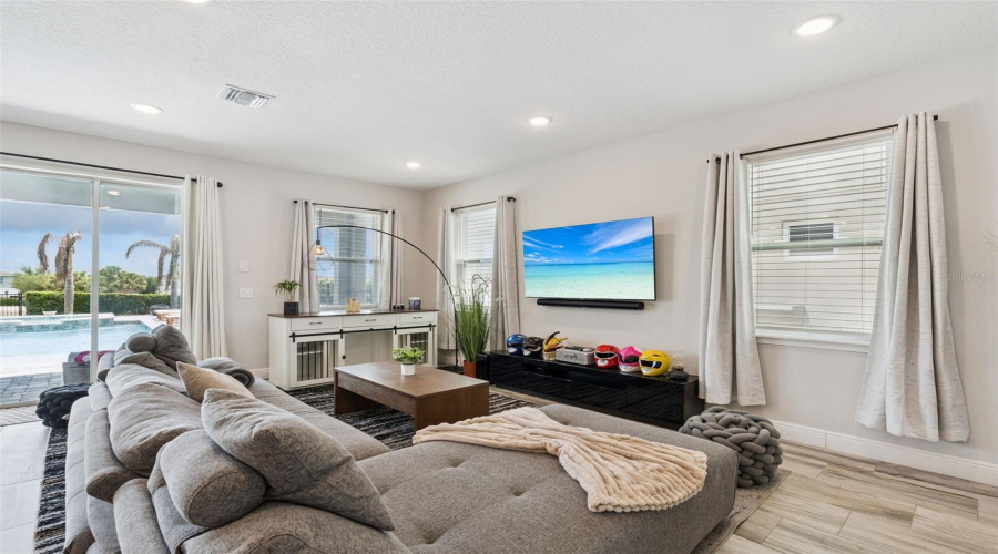 KISSIMMEE, Florida 34747, 4 Bedrooms Bedrooms, ,3 BathroomsBathrooms,Residential,For Sale,SOUTHFIELD,0,MFRO6404639