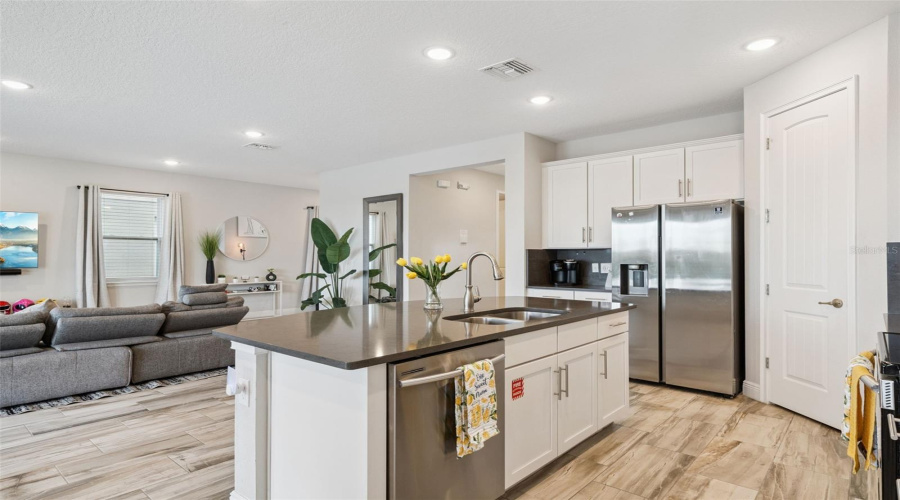 KISSIMMEE, Florida 34747, 4 Bedrooms Bedrooms, ,3 BathroomsBathrooms,Residential,For Sale,SOUTHFIELD,0,MFRO6404639