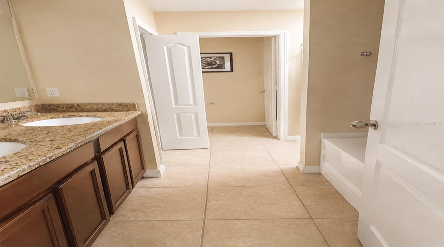 DAVENPORT, Florida 33896, 6 Bedrooms Bedrooms, ,4 BathroomsBathrooms,Residential,For Sale,CYPRESS POINTE,0,MFRO6405540