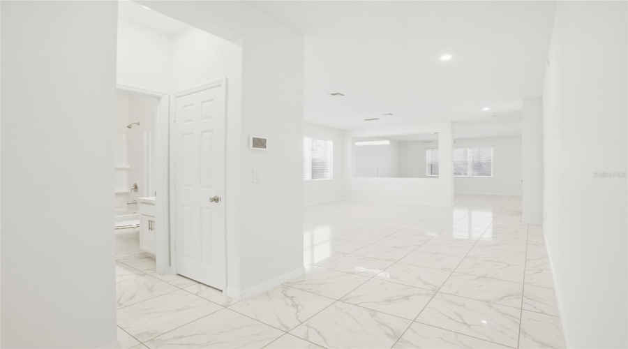 DAVENPORT, Florida 33896, 6 Bedrooms Bedrooms, ,4 BathroomsBathrooms,Residential,For Sale,AUGUSTUS,0,MFRS5149396