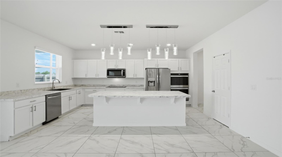 DAVENPORT, Florida 33896, 6 Bedrooms Bedrooms, ,4 BathroomsBathrooms,Residential,For Sale,AUGUSTUS,0,MFRS5149396