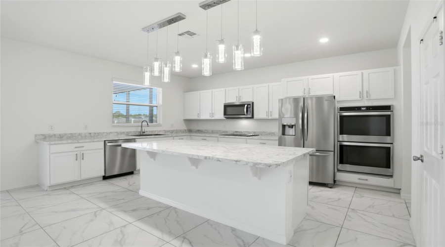 DAVENPORT, Florida 33896, 6 Bedrooms Bedrooms, ,4 BathroomsBathrooms,Residential,For Sale,AUGUSTUS,0,MFRS5149396