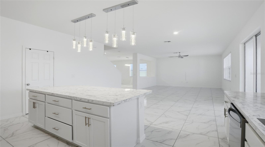 DAVENPORT, Florida 33896, 6 Bedrooms Bedrooms, ,4 BathroomsBathrooms,Residential,For Sale,AUGUSTUS,0,MFRS5149396