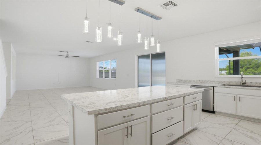 DAVENPORT, Florida 33896, 6 Bedrooms Bedrooms, ,4 BathroomsBathrooms,Residential,For Sale,AUGUSTUS,0,MFRS5149396