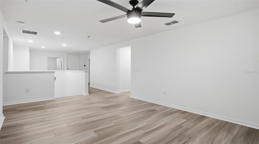 DAVENPORT, Florida 33896, 6 Bedrooms Bedrooms, ,4 BathroomsBathrooms,Residential,For Sale,AUGUSTUS,0,MFRS5149396