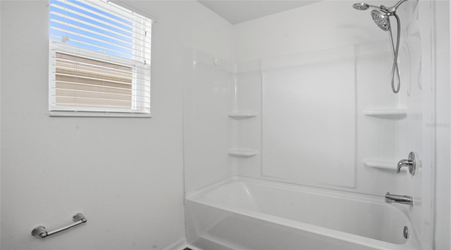 DAVENPORT, Florida 33896, 6 Bedrooms Bedrooms, ,4 BathroomsBathrooms,Residential,For Sale,AUGUSTUS,0,MFRS5149396
