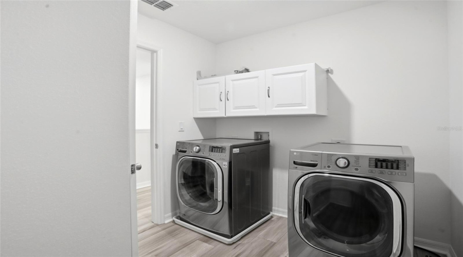 DAVENPORT, Florida 33896, 6 Bedrooms Bedrooms, ,4 BathroomsBathrooms,Residential,For Sale,AUGUSTUS,0,MFRS5149396