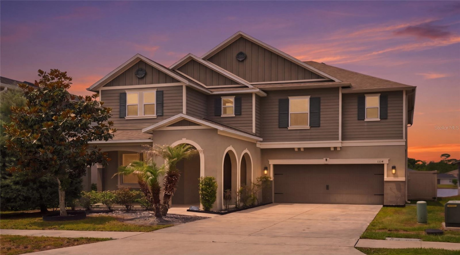 DAVENPORT, Florida 33896, 6 Bedrooms Bedrooms, ,4 BathroomsBathrooms,Residential,For Sale,AUGUSTUS,0,MFRS5149396