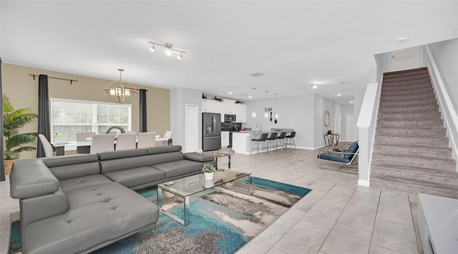 DAVENPORT, Florida 33896, 5 Bedrooms Bedrooms, ,4 BathroomsBathrooms,Residential,For Sale,DOGLEG,0,MFRS5149379