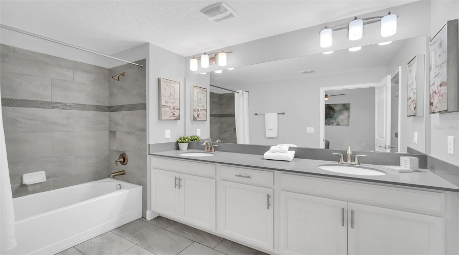 DAVENPORT, Florida 33896, 5 Bedrooms Bedrooms, ,4 BathroomsBathrooms,Residential,For Sale,DOGLEG,0,MFRS5149379