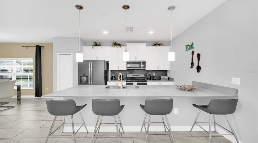 DAVENPORT, Florida 33896, 5 Bedrooms Bedrooms, ,4 BathroomsBathrooms,Residential,For Sale,DOGLEG,0,MFRS5149379