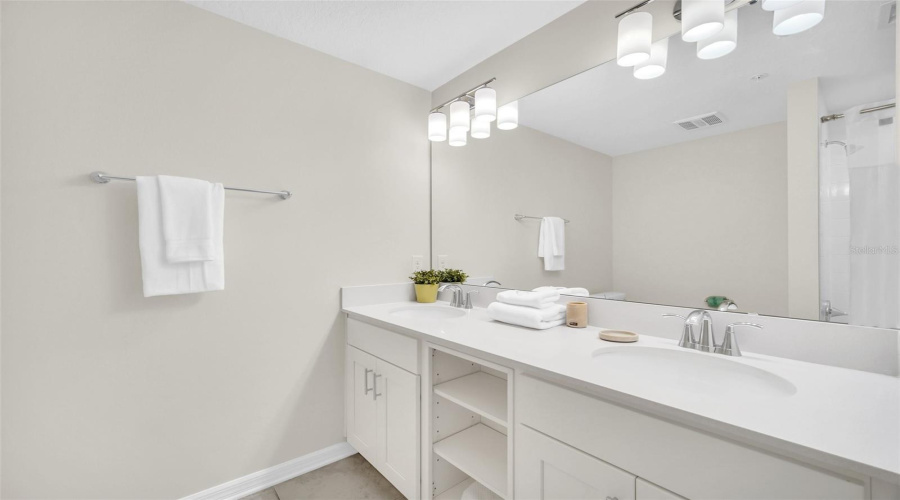 KISSIMMEE, Florida 34746, 2 Bedrooms Bedrooms, ,2 BathroomsBathrooms,Residential,For Sale,PARADOX,0,MFRS5149384
