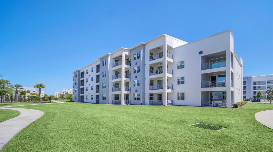 KISSIMMEE, Florida 34746, 2 Bedrooms Bedrooms, ,2 BathroomsBathrooms,Residential,For Sale,PARADOX,0,MFRS5149384
