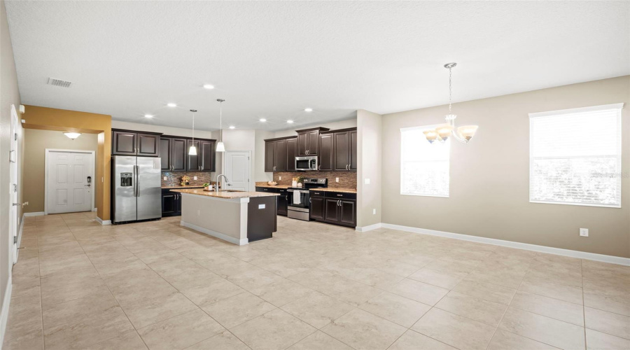 KISSIMMEE, Florida 34746, 3 Bedrooms Bedrooms, ,2 BathroomsBathrooms,Residential,For Sale,FAIRY TALE,0,MFRO6405564