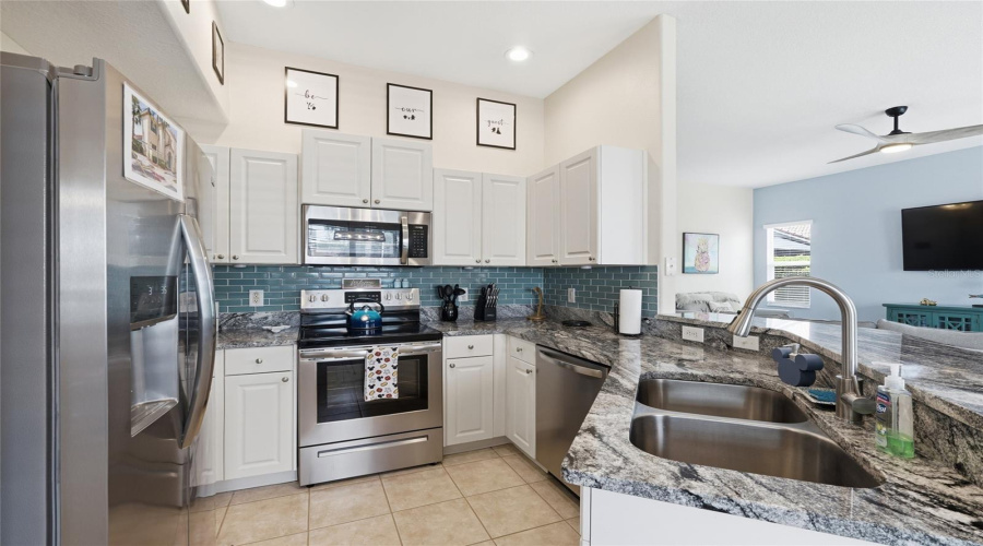 DAVENPORT, Florida 33897, 5 Bedrooms Bedrooms, ,3 BathroomsBathrooms,Residential,For Sale,BRUNELLO,0,MFRA4691683