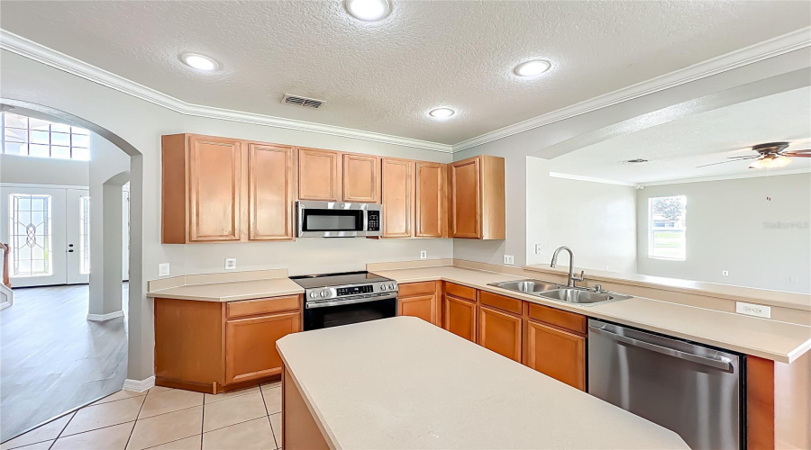 KISSIMMEE, Florida 34746, 4 Bedrooms Bedrooms, ,3 BathroomsBathrooms,Residential,For Sale,LUTZA,0,MFRO6377818