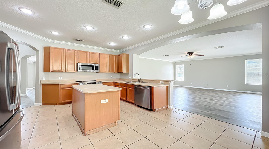 KISSIMMEE, Florida 34746, 4 Bedrooms Bedrooms, ,3 BathroomsBathrooms,Residential,For Sale,LUTZA,0,MFRO6377818