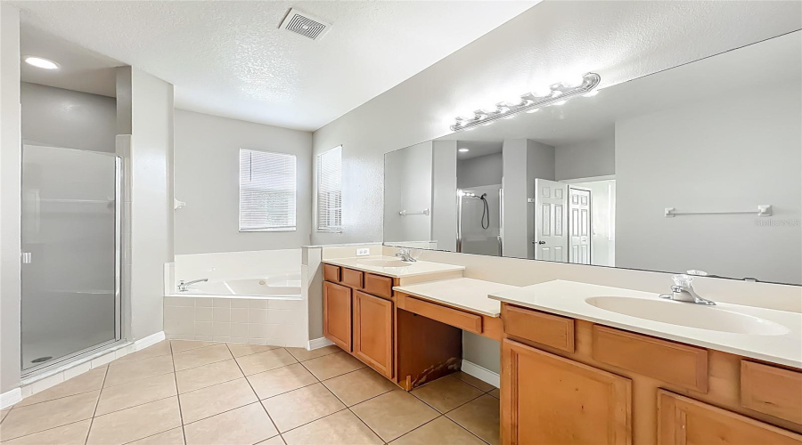 KISSIMMEE, Florida 34746, 4 Bedrooms Bedrooms, ,3 BathroomsBathrooms,Residential,For Sale,LUTZA,0,MFRO6377818