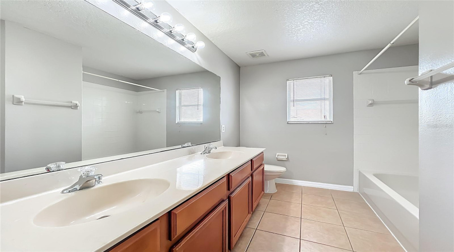 KISSIMMEE, Florida 34746, 4 Bedrooms Bedrooms, ,3 BathroomsBathrooms,Residential,For Sale,LUTZA,0,MFRO6377818