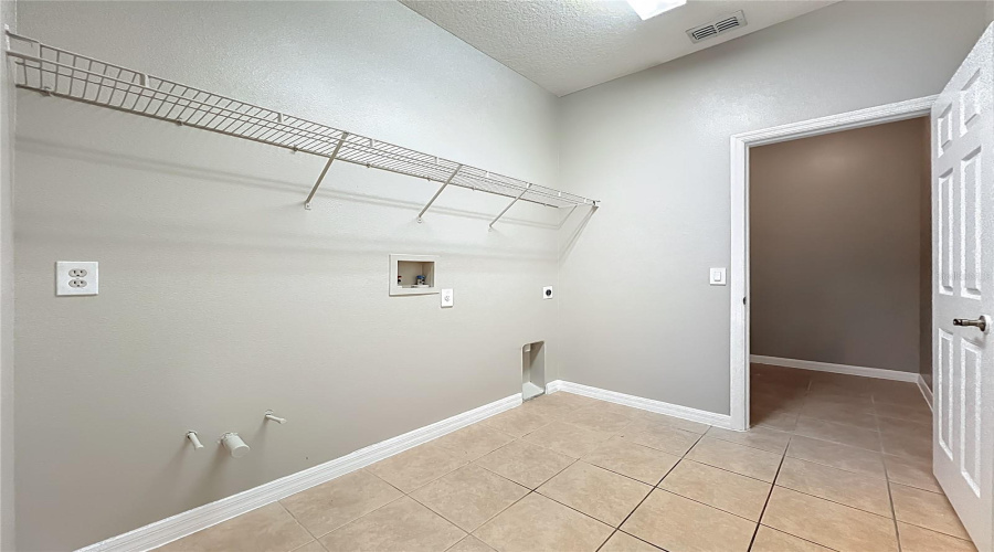 KISSIMMEE, Florida 34746, 4 Bedrooms Bedrooms, ,3 BathroomsBathrooms,Residential,For Sale,LUTZA,0,MFRO6377818