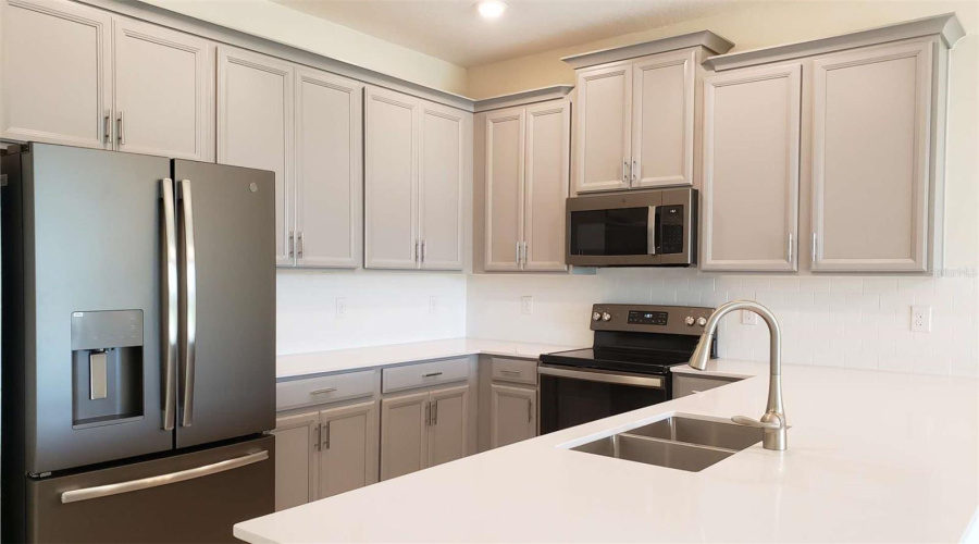DAVENPORT, Florida 33896, 3 Bedrooms Bedrooms, ,2 BathroomsBathrooms,Residential,For Sale,OCEAN COURSE,0,MFRO6390938