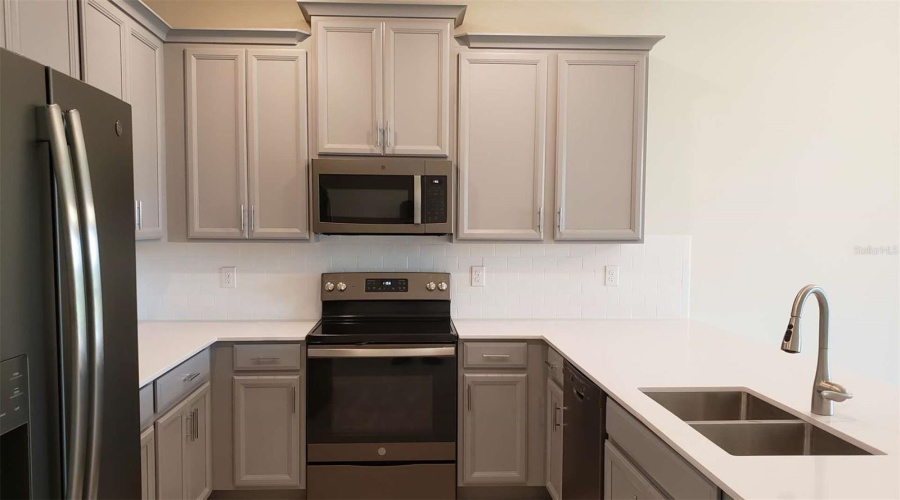 DAVENPORT, Florida 33896, 3 Bedrooms Bedrooms, ,2 BathroomsBathrooms,Residential,For Sale,OCEAN COURSE,0,MFRO6390938