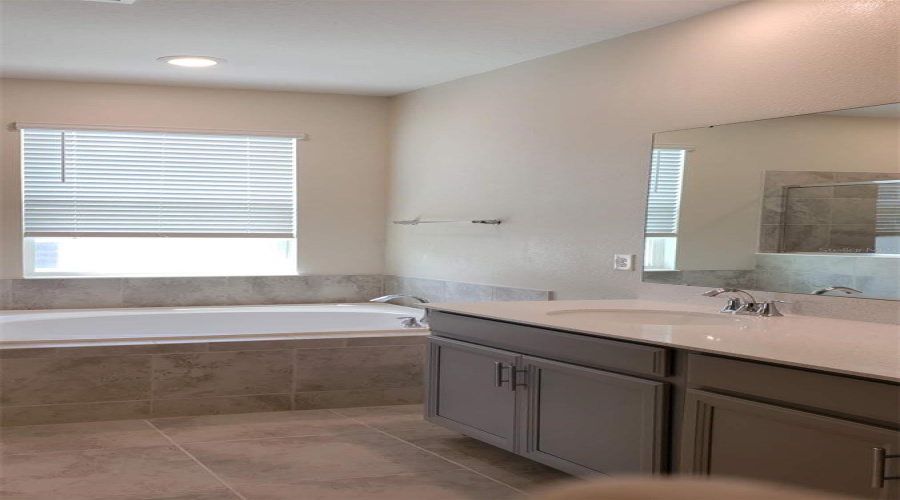 DAVENPORT, Florida 33896, 3 Bedrooms Bedrooms, ,2 BathroomsBathrooms,Residential,For Sale,OCEAN COURSE,0,MFRO6390938