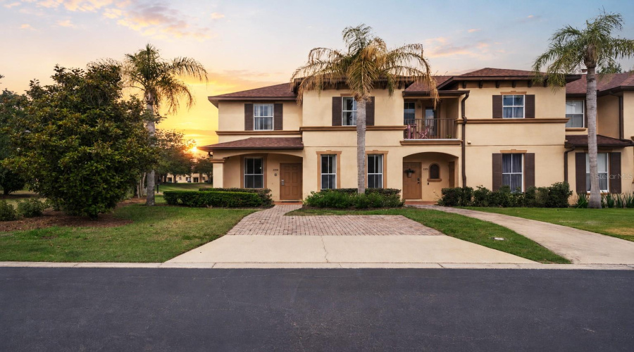 DAVENPORT, Florida 33897, 4 Bedrooms Bedrooms, ,3 BathroomsBathrooms,Residential,For Sale,CALABRIA,0,MFRO6405268