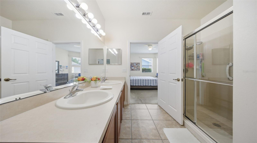 ORLANDO, Florida 32836, 3 Bedrooms Bedrooms, ,2 BathroomsBathrooms,Residential,For Sale,FITZGERALD BUTLER,0,MFRO6404510