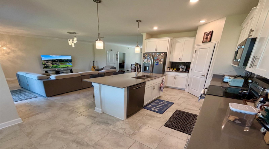 DAVENPORT, Florida 33837, 6 Bedrooms Bedrooms, ,4 BathroomsBathrooms,Residential,For Sale,CAMDEN PARK,0,MFRS5149418