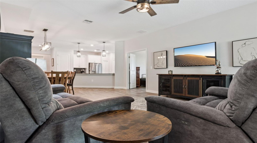 DAVENPORT, Florida 33837, 4 Bedrooms Bedrooms, ,3 BathroomsBathrooms,Residential,For Sale,CAMDEN,0,MFRO6405776