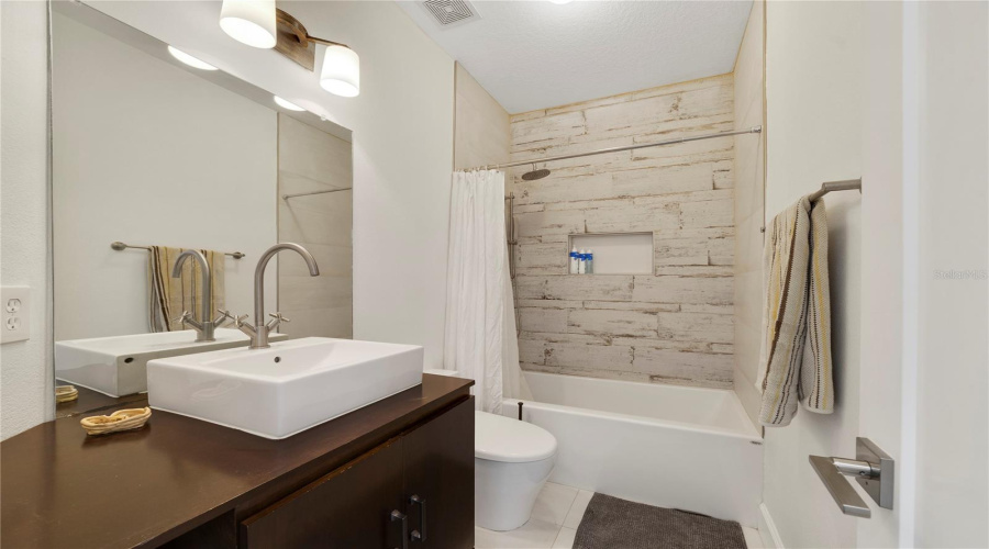 KISSIMMEE, Florida 34747, 6 Bedrooms Bedrooms, ,5 BathroomsBathrooms,Residential,For Sale,OAK SHADOWS,0,MFRO6405094