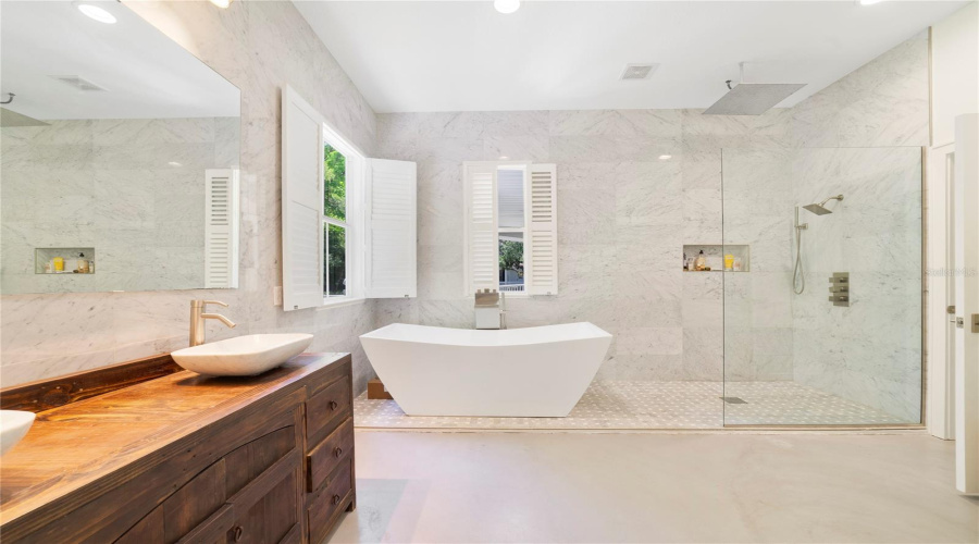 KISSIMMEE, Florida 34747, 6 Bedrooms Bedrooms, ,5 BathroomsBathrooms,Residential,For Sale,OAK SHADOWS,0,MFRO6405094
