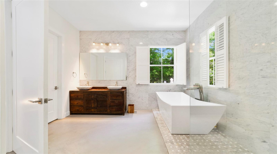 KISSIMMEE, Florida 34747, 6 Bedrooms Bedrooms, ,5 BathroomsBathrooms,Residential,For Sale,OAK SHADOWS,0,MFRO6405094