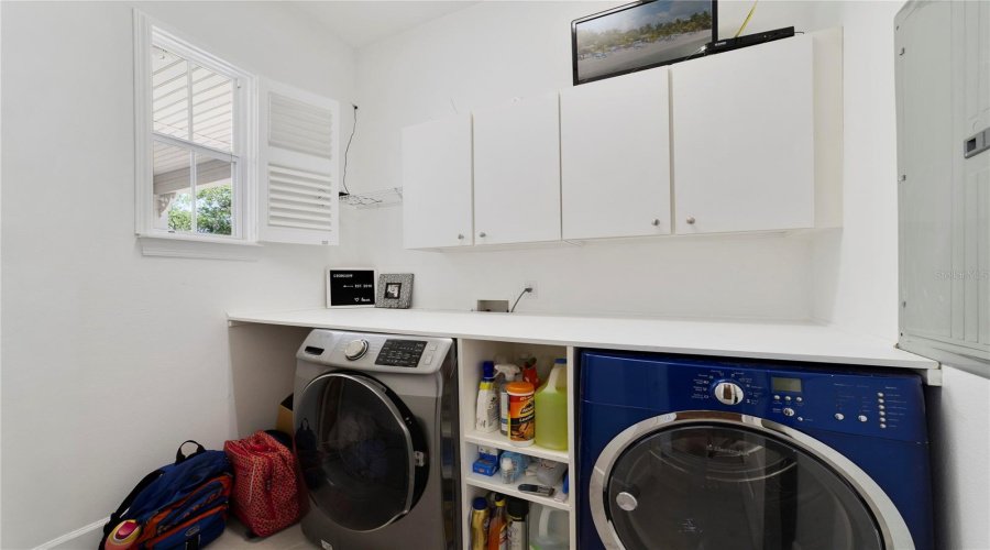 KISSIMMEE, Florida 34747, 6 Bedrooms Bedrooms, ,5 BathroomsBathrooms,Residential,For Sale,OAK SHADOWS,0,MFRO6405094