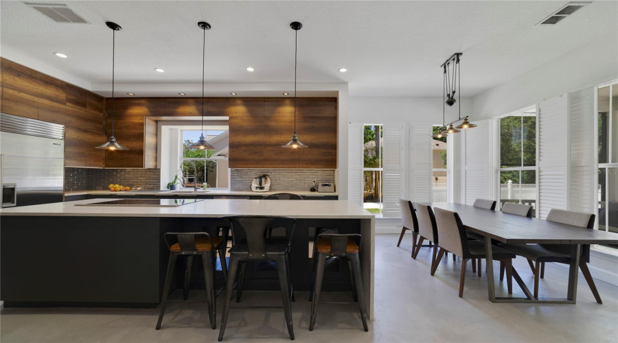 KISSIMMEE, Florida 34747, 6 Bedrooms Bedrooms, ,5 BathroomsBathrooms,Residential,For Sale,OAK SHADOWS,0,MFRO6405094