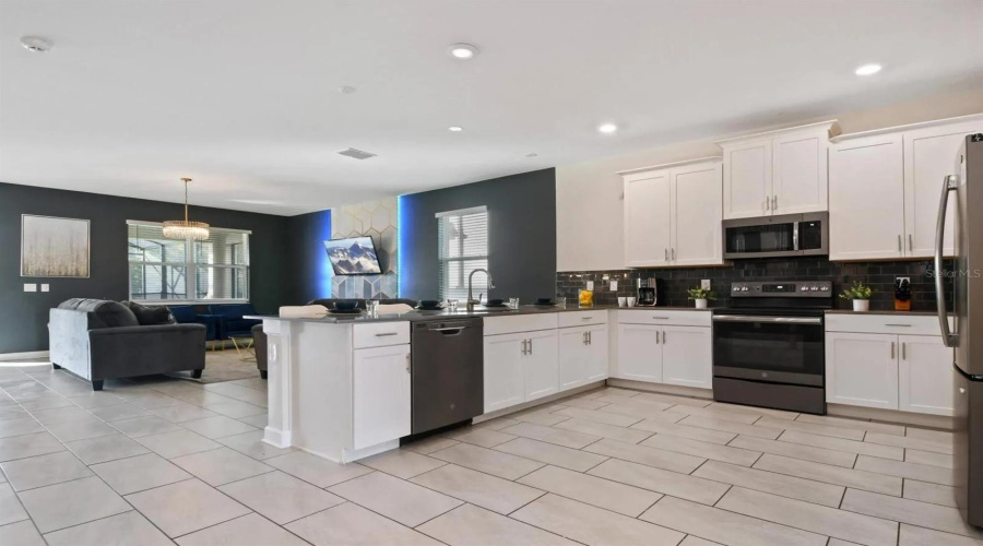 KISSIMMEE, Florida 34746, 8 Bedrooms Bedrooms, ,5 BathroomsBathrooms,Residential,For Sale,BOOKMARK,0,MFRO6405337