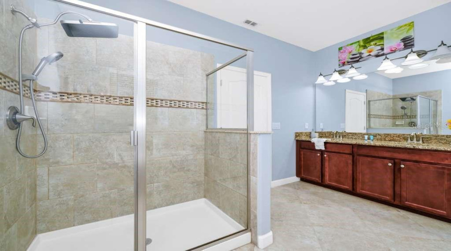 DAVENPORT, Florida 33896, 9 Bedrooms Bedrooms, ,5 BathroomsBathrooms,Residential,For Sale,ROLLING FAIRWAY,0,MFRO6404509