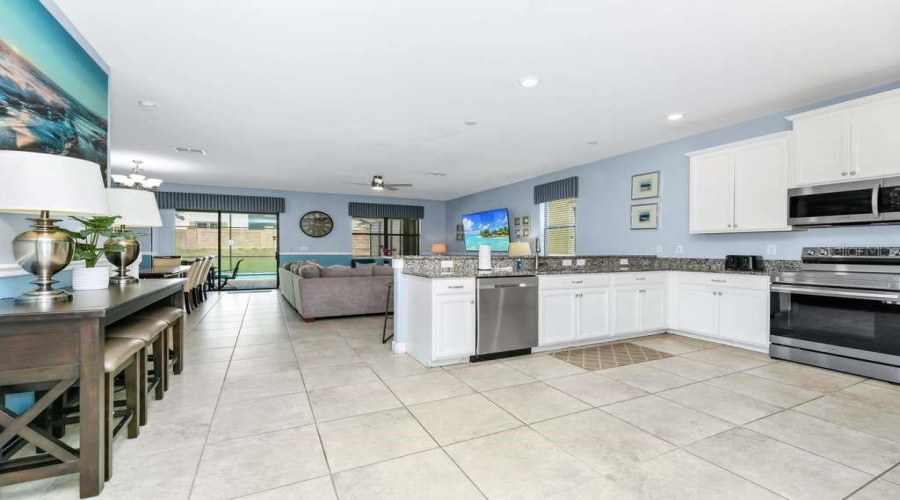 DAVENPORT, Florida 33896, 9 Bedrooms Bedrooms, ,5 BathroomsBathrooms,Residential,For Sale,ROLLING FAIRWAY,0,MFRO6404509
