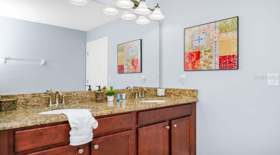 DAVENPORT, Florida 33896, 9 Bedrooms Bedrooms, ,5 BathroomsBathrooms,Residential,For Sale,ROLLING FAIRWAY,0,MFRO6404509