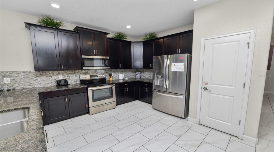 DAVENPORT, Florida 33896, 8 Bedrooms Bedrooms, ,5 BathroomsBathrooms,Residential,For Sale,SCRAMBLE,0,MFRL4961690