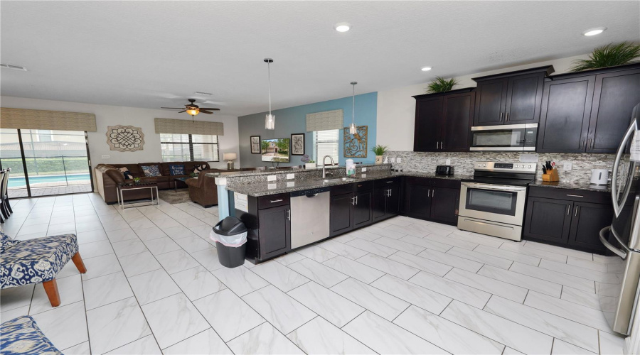 DAVENPORT, Florida 33896, 8 Bedrooms Bedrooms, ,5 BathroomsBathrooms,Residential,For Sale,SCRAMBLE,0,MFRL4961690