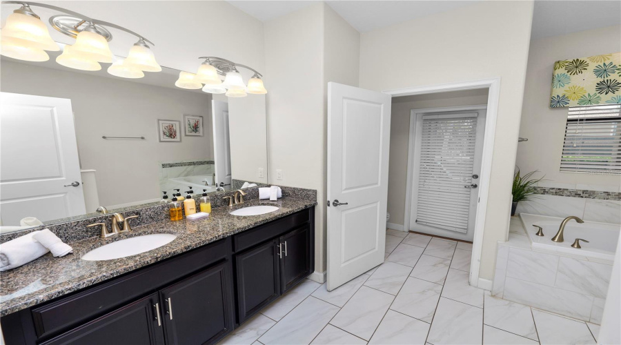 DAVENPORT, Florida 33896, 8 Bedrooms Bedrooms, ,5 BathroomsBathrooms,Residential,For Sale,SCRAMBLE,0,MFRL4961690