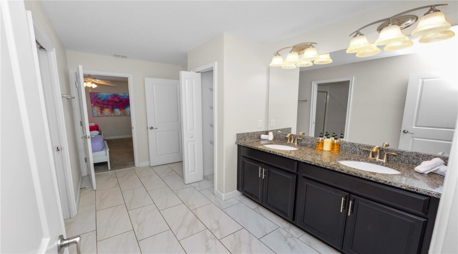 DAVENPORT, Florida 33896, 8 Bedrooms Bedrooms, ,5 BathroomsBathrooms,Residential,For Sale,SCRAMBLE,0,MFRL4961690