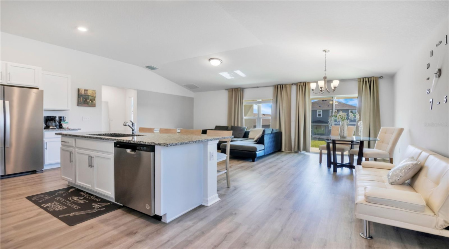 DAVENPORT, Florida 33896, 3 Bedrooms Bedrooms, ,2 BathroomsBathrooms,Residential,For Sale,WESTSIDE HILLS,0,MFRO6403792
