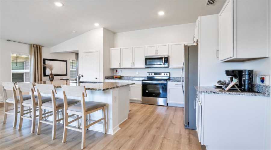 DAVENPORT, Florida 33896, 3 Bedrooms Bedrooms, ,2 BathroomsBathrooms,Residential,For Sale,WESTSIDE HILLS,0,MFRO6403792