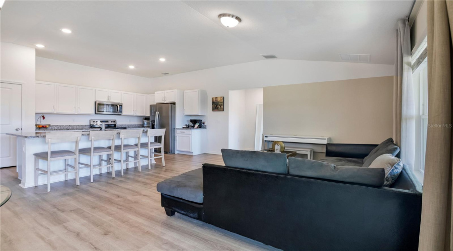 DAVENPORT, Florida 33896, 3 Bedrooms Bedrooms, ,2 BathroomsBathrooms,Residential,For Sale,WESTSIDE HILLS,0,MFRO6403792