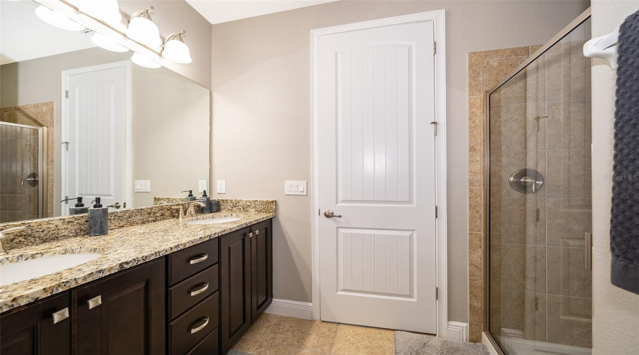 KISSIMMEE, Florida 34747, 8 Bedrooms Bedrooms, ,7 BathroomsBathrooms,Residential,For Sale,PENDANT,0,MFRS5119478