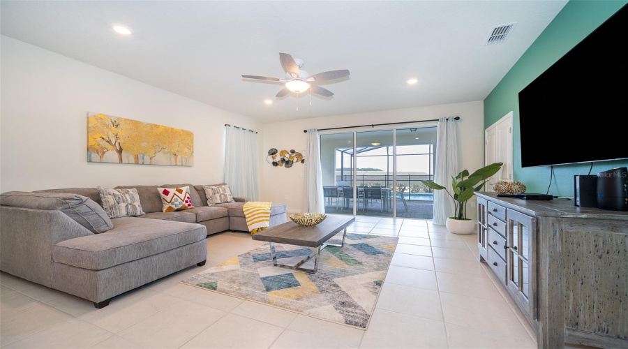 DAVENPORT, Florida 33897, 6 Bedrooms Bedrooms, ,4 BathroomsBathrooms,Residential,For Sale,ALOHA,0,MFRO6263847