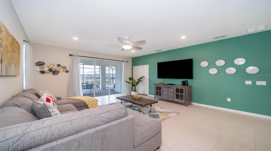 DAVENPORT, Florida 33897, 6 Bedrooms Bedrooms, ,4 BathroomsBathrooms,Residential,For Sale,ALOHA,0,MFRO6263847
